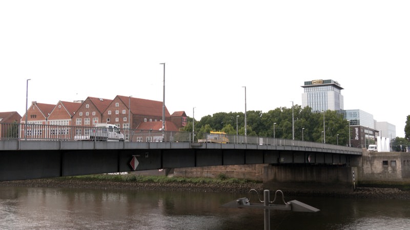 Zu sehen ist die Bürgermeister-Smidt-Brücke.