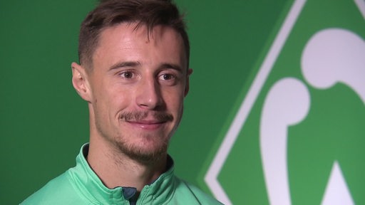 Der Werder Bremen Kapitän Marco Friedl im Interview. 