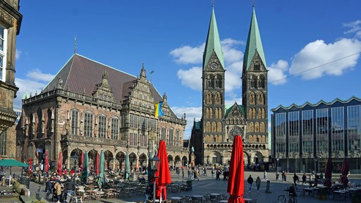 Ein Blick auf den Bremer Marktplatz, zu sehen sind Rathaus, Dom und Bürgerschaft.