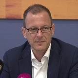 SPD-Politiker Martin Günthner während einer Pressekonferenz.