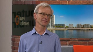 Martin Pampus vom Bund Deutscher Architektinnen und Architekten beim Studiogespräch bei buten un binnen.