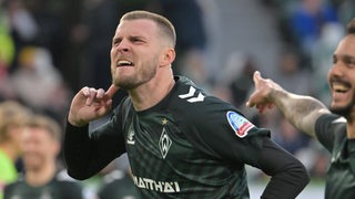 Torschütze Marvin Ducksch (Werder Bremen 07) jubelt über sein Tor zum 1:0 für Werder.