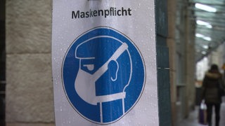 Ein Maskenpflicht Schild in der Bremer Innenstadt. 