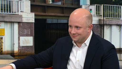 Matthias Greving, der Kopf des Filmfest Bremen, im Studio von buten un binnen