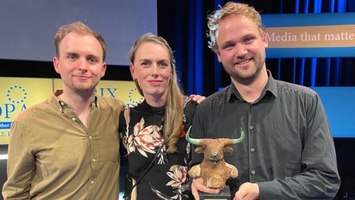 Jakob Schmidt, Nadine Niemann und Jannes Funk bei der Preisverleihung.