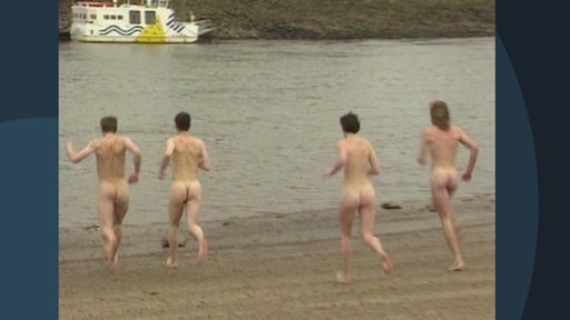 Vier Menschen die Nackt in die Weser laufen.
