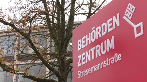 Ein Eingangsschild für das Behördenzentrum in der Stresemannstraße.