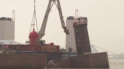 Die Rote Kuppel wurde vom Bremerhavener Molenturm entfernt.