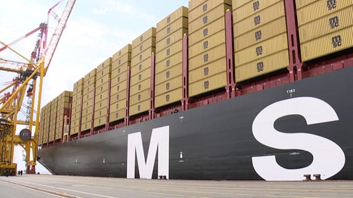Das Containerschiff MSC Michel Cappellini im Hafen von Bremerhaven. 