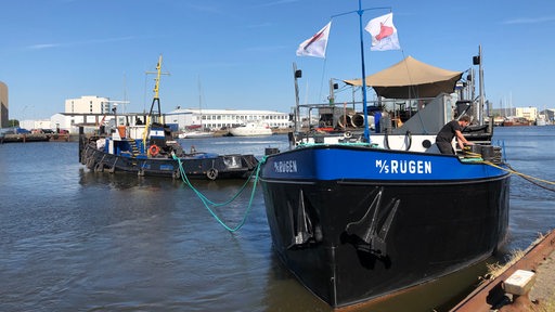 Das Theaterschiff MS Rügen wird wieder nach Bremen gebracht