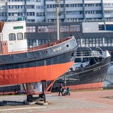 Alte schiffe liegen im Bremerhavener Museumshafen.