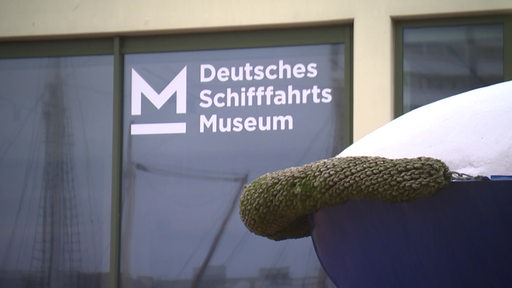Eine Nahaufnahme des Deutschen Schiffahrts Museum.  