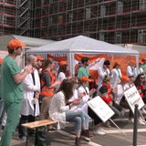 Die Bremer Ärztinnen und Ärzte streiken vor dem Klinikum Bremen Mitte. 