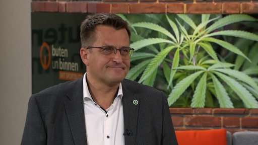 Nils Winter, von der Polizei Bremen, während eines Interviews im Studio von buten un binnen