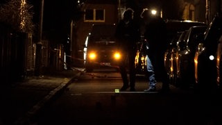 Polizisten bei der Spurensicherung in Bremen