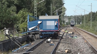 Nordwestbahn erfasst Lkw