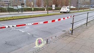 Die Polizei hat eine Unfallstelle in der Nähe des Bremer Flughafens abgesperrt. Zwei Kinder und eine Frau sind dabei verletzt worden.