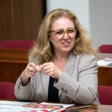 Özlem Ünsal (SPD), Senatorin für Bau, Mobilität und Stadtentwicklung, nimmt an der Bürgerschaftssitzung im Plenarsaal teil.