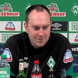Werder-Trainer Ole Werner in der Pressekonferenz.