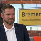 Der Ortsamtleiter von Blumenthal Oliver Fröhlich im buten un binnen Studio. 