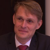Der neue Feuerwehrleiter Philipp Heßemer bei der Pressekonferenz im Bremer Rathaus. 