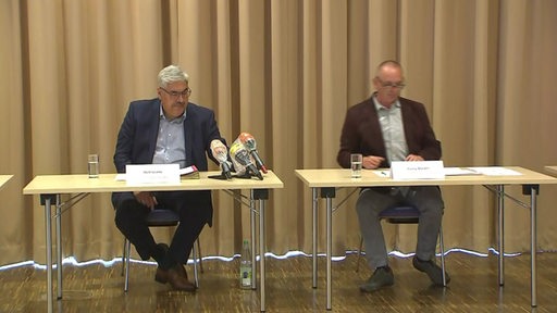 Melf Grantz und Ronny Möckel bei einer Pressekonferenz