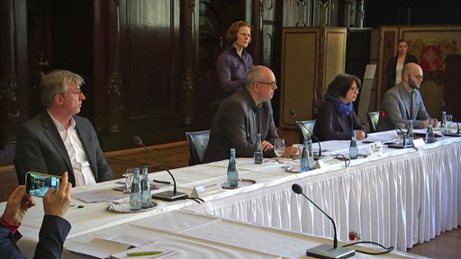 Christian Dohle, Andreas Bovenschulte, Claudia Bernhard und ihr Sprecher 