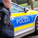 Ein Polizist im Einsatz.