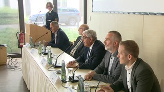 Polizei und Zoll Bremerhaven bei der Pressekonferenz. 