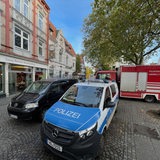 Ein Polizeifahrzeug im Einsatz am Bremer Ziegenmarkt.