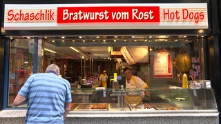 Ein Bratwurststand in der Bremer Innenstadt. 