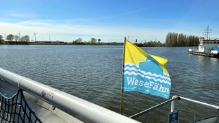 Fahne "Weserfähre" auf der "Pusdorp"