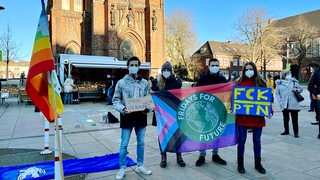 Protest von Fridays For Future in Bremerhaven fordern Unterstützung der Ukraine und Stop des Krieges 