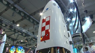 Zu sehen ist der Kopf einer Rakete auf der space tech Expo in Bremen.