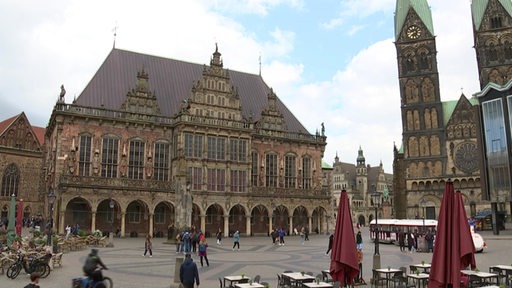 Das Bremer Rathaus, der Dom und der Marktplatz.