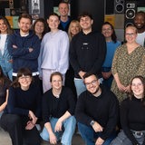 Bremen Next-Team, das "Realtalk Mobbing" verantwortet, steht aufgestellt fürs Foto