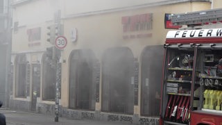 Ein brennendes Gebäude.