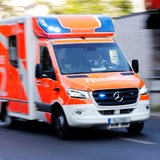 Ein Rettungswagen der Feuerwehr im Einsatz.