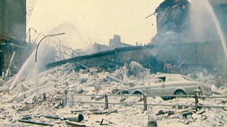 Trümmer nach der Explosion eines Silos der Rolandmühle Gröpelingen 