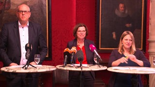 Andreas Bovenschulte, Kristina Vogt und Maike Schaefer bei der Pressekonferenz.