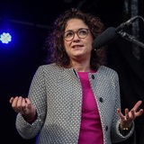 Sarah Ryglewski (SPD), Staatsministerin für Bund-Länder-Beziehungen und nachhaltige Entwicklung beim Bundeskanzler, spricht bei der Lätare-Spende in Verden. 