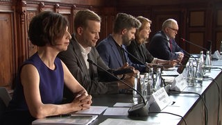 Der Sachverständigenrat in der Pressekonferenz in Berlin. 