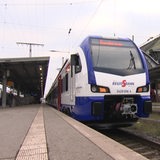 Eine Zug der Nordwestbahn steht im Bremer Hauptbahnhof