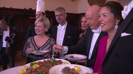 Das Ende einer Tradition: Die 479. Schaffermahlzeit im Rathaus wird erstmals in der Geschichte des Brudermahls von einer Frau als Schafferin mitausgerichtet.