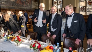 Volker Wissing (FDP), Bundesverkehrsminister und Andreas Bovenschulte nehmen 2023 an der 479. Schaffermahlzeit teil. (Archivbild)
