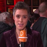 Reporterin Lena Oldach in einer Live-Schalte.