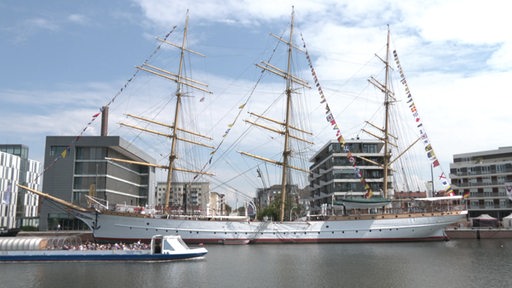 Schiffe im Hafen von Bremerhaven.