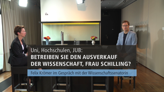 Claudia Schilling wird interviewt
