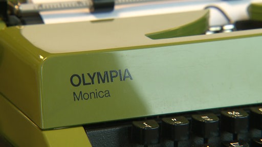 Ein Teil einer alten Schreibmaschine der Marke Olympia.