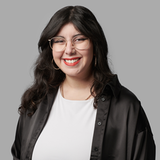 Die Co-Landesvorsitzende der Bremer Jusos Selin Arpaz lacht in die Kamera.